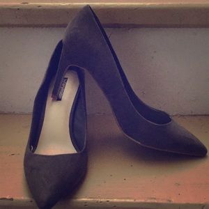 Kitten heel pumps